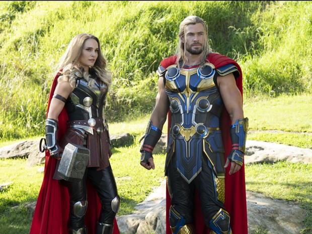 Natalie Portman e Chris Hemsworth em Thor 4 (Foto: Getty Images e Divulgação)