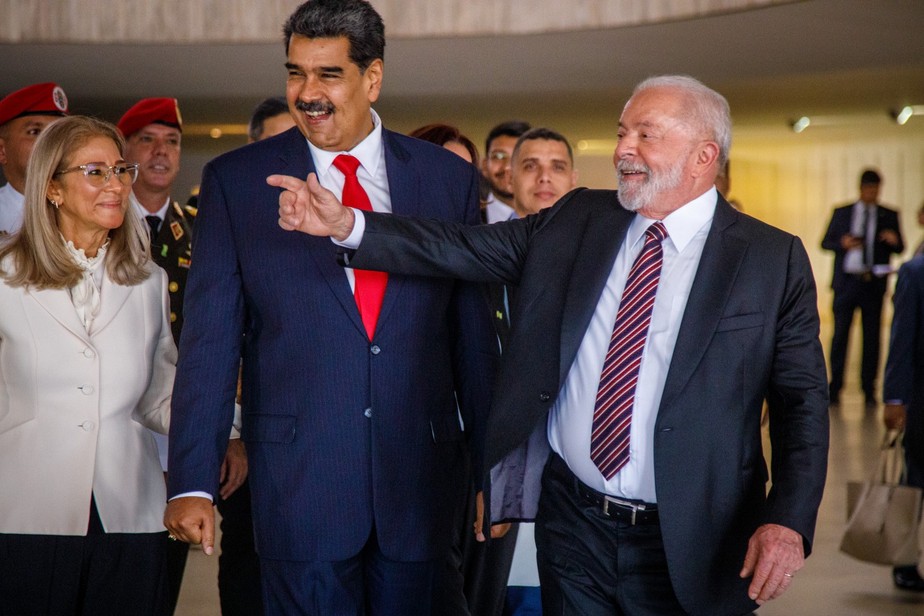 Lula e o presidente da Venezuela, Nicolás Maduro, no palácio do Itamaraty