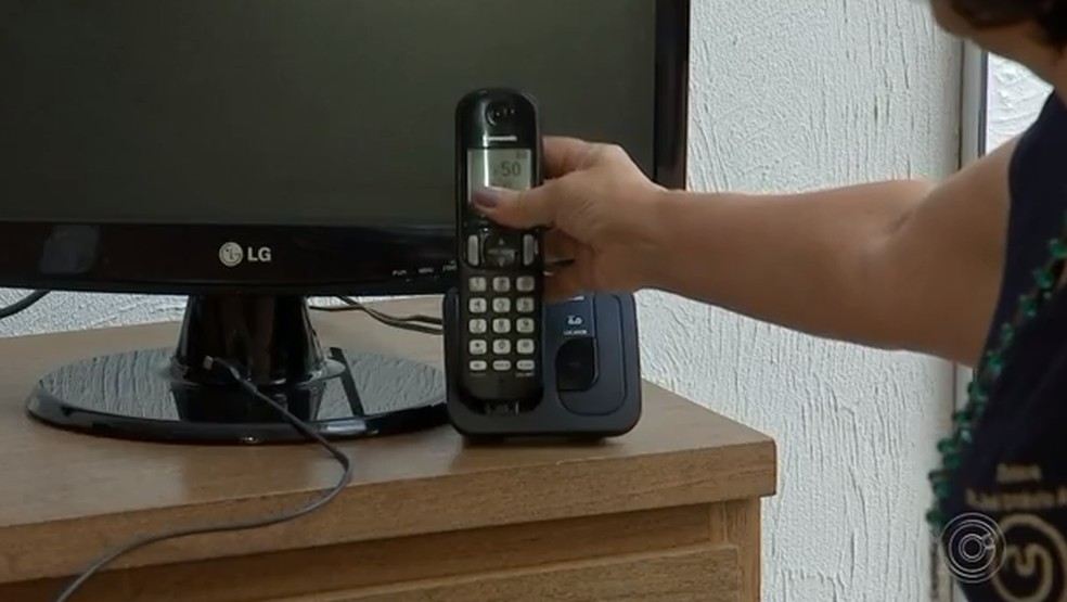 UsuÃ¡rios de telefones fixos na regiÃ£o de Itapetininga (SP) estÃ£o sem o serviÃ§o desde sÃ¡bado (16) â€” Foto: ReproduÃ§Ã£o/TV TEM