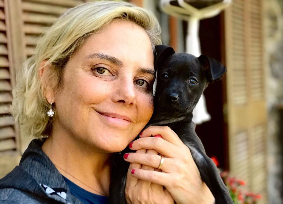 Heloisa Périssé é apaixonada por cachorros desde pequena