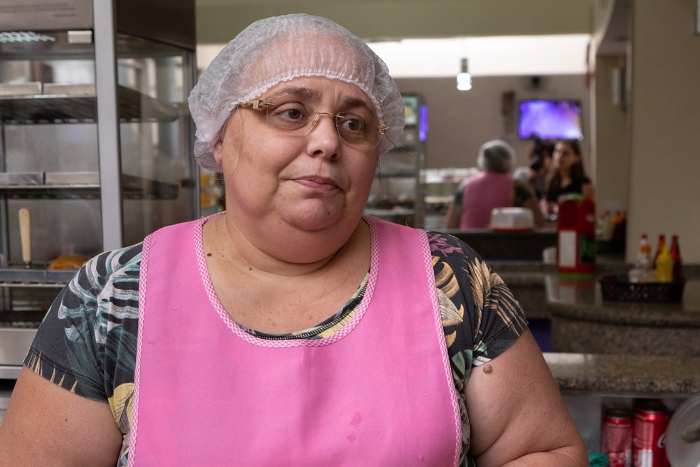 Maria Aparecida Ferreira comanda um restaurante de marmitas na Rua 24 de Maio, no Centro de São Paulo — Foto: Marcelo Brandt/G1