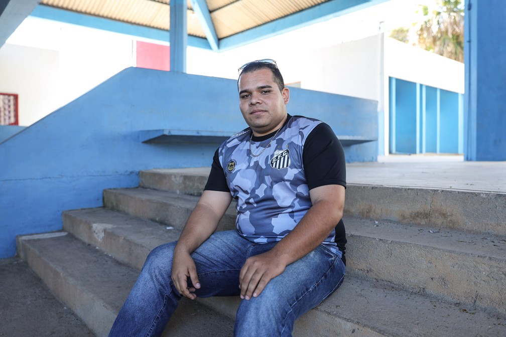 Caleb Souza saiu há 7 anos da congregação e disse que hoje vive melhor momento da vida (Foto: Fábio Tito/G1)