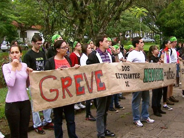 Escola de São Carlos desmatricula 90 alunos por faltas em