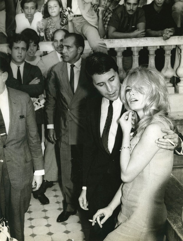 Brigitte Bardot com o então namorado Bob Zagury (Foto: Gamma-legends/getty Images)