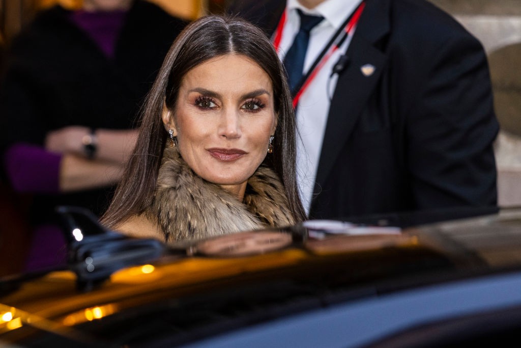 STOCKHOLM, SWEDEN - NOVEMBER 24:  Queen Letizia of Spain leaving the Nobel Museum after seeing a special exhibition on Santiago Ramon y Cajal on November 24, 2021 in Stockholm, Sweden. (Photo by Michael Campanella/Getty Images) (Foto: Getty Images)