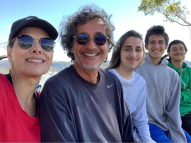 Helena Fernandes, José Alvarenga Júnior, Antonio, Lucas e Yan (Foto: Reprodução/Instagram)