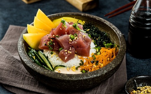 Receita de poke de atum grelhado com shimeji - Casa Vogue