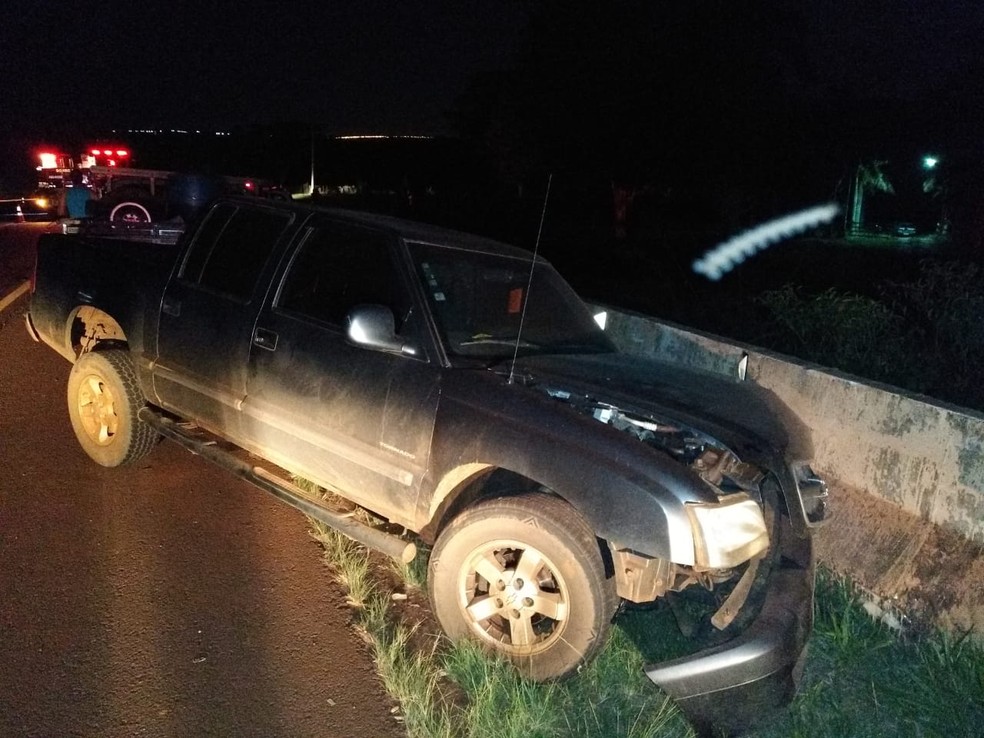 Carro e caminhonete bateram em rodovia entre Bariri e Ibitinga — Foto: Arquivo pessoal