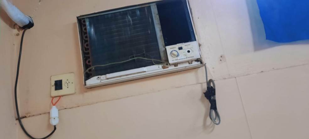 AR CONDICIONADO DA ESCOLA SANTO ANTONIO &mdash; Foto: DIVULGA&Ccedil;&Atilde;O 