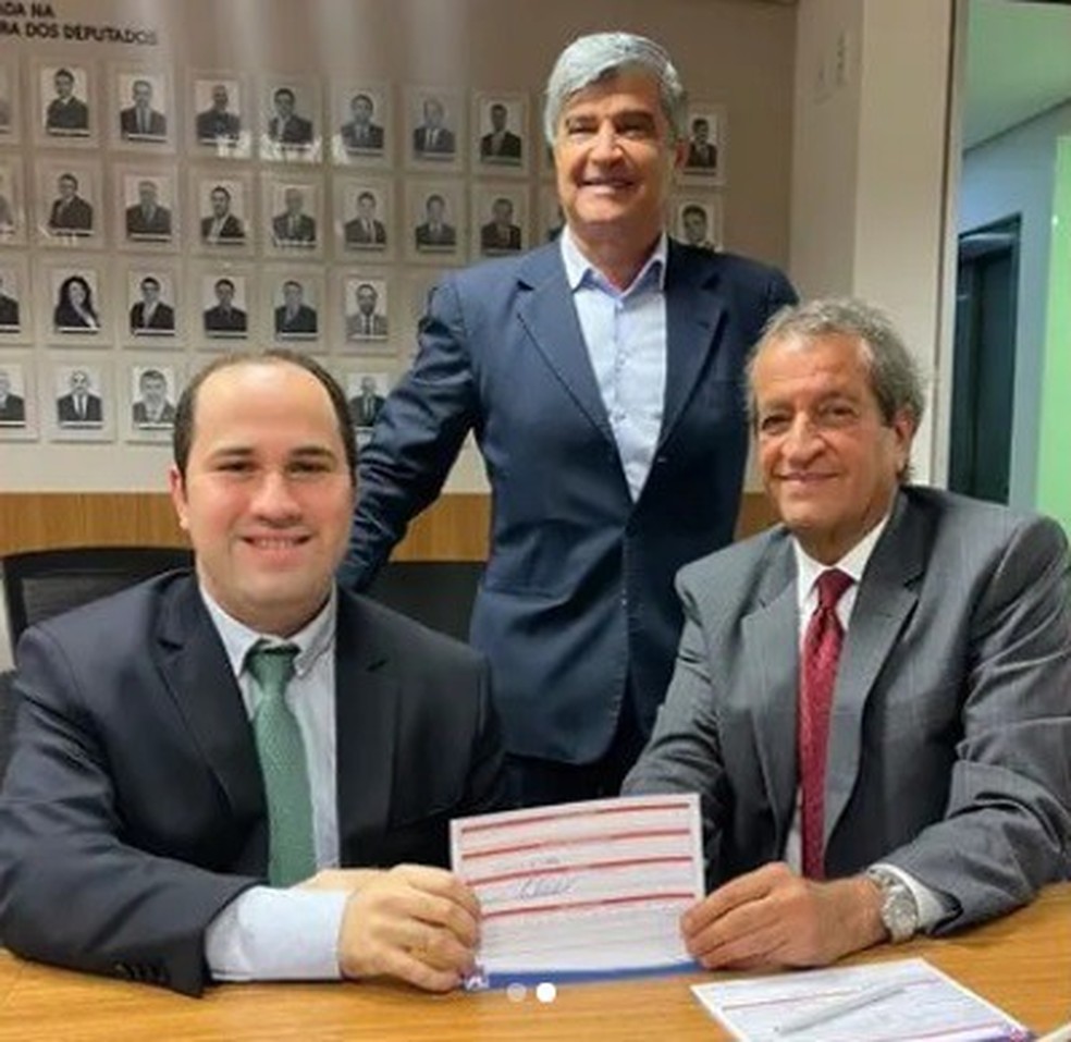 No PL. Na filiação com Wellington Roberto e Valdemar Costa Neto — Foto: Reprodução/Instagram