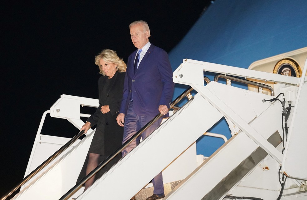 Joe Biden chega em Londres para funeral de Elizabeth II — Foto: REUTERS/Kevin Lamarque