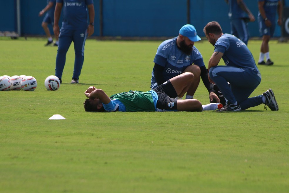 Pepê sentiu o tornozelo no treino desta quarta — Foto: João Victor Teixeira