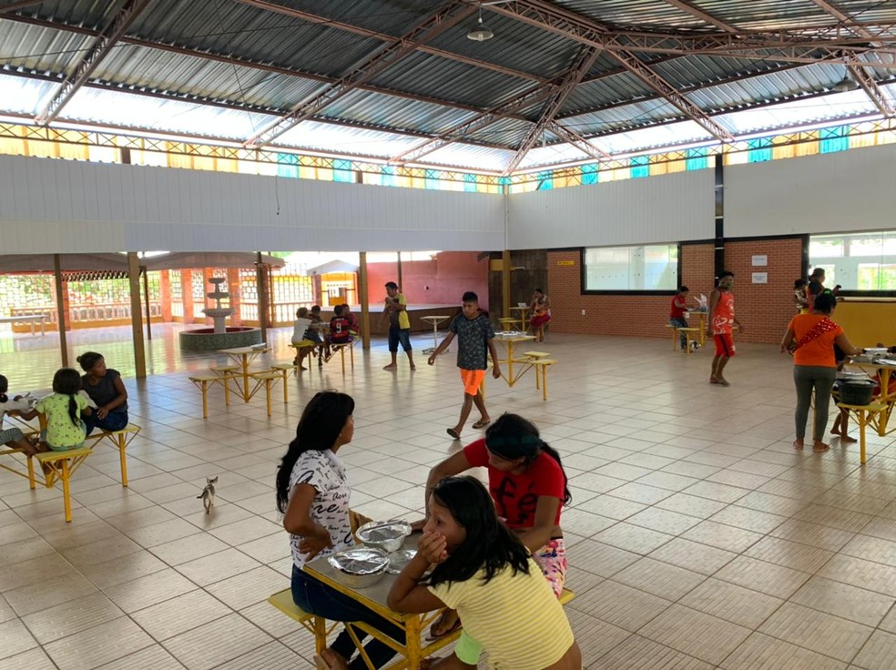 Indígenas venezuelanos foram transferidos para novo abrigo no final de março — Foto: Lucas Oliveira: Seasdhm