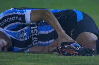 Douglas desfalca o Grêmio, e Matías vira dúvida após levar corte na perna