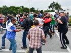 Trabalhadores e sindicalistas entram em confronto em Caçapava, SP