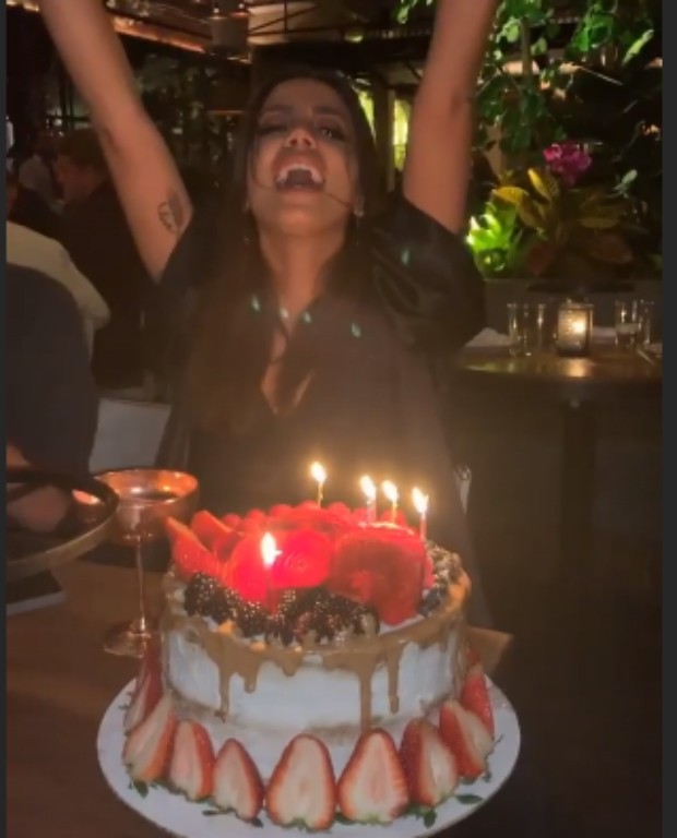 Anitta festeja aniversário em Los Angeles (Foto: Reprodução Instagram)