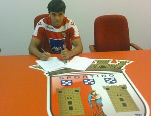 Volante João Vítor, revelado pelo Flamengo, negocia com o Fluminense