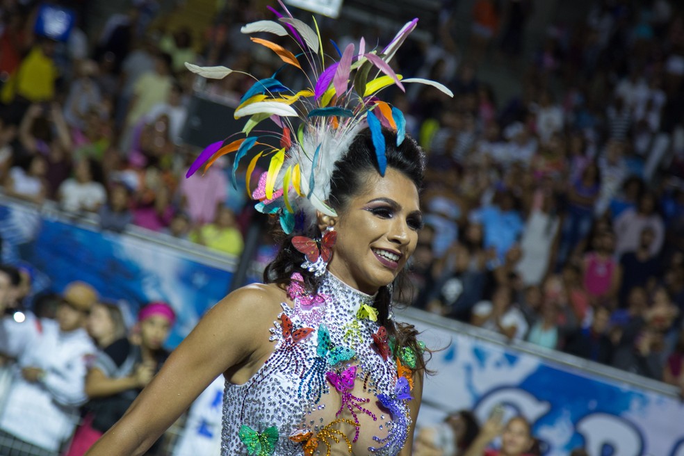 Aline Oliveira, Rainha de Bateria, durante ensaio técnico para o Carnaval 2018 da escola de samba Mocidade Alegre — Foto: PAULO LOPES/FUTURA PRESS/ESTADÃO CONTEÚDO