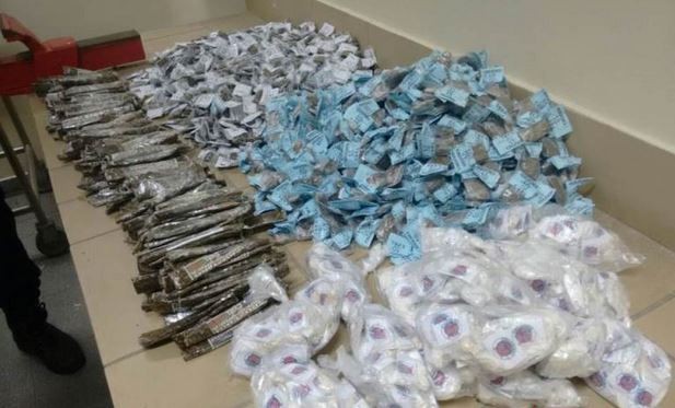 Material foi encontrado dentro de malas e encaminhado para Delegacia de Miracema (Foto: Divulgação/Polícia Militar)