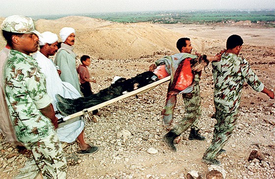 Atentado no Egito, em 1997, de que Eltrabily é um acusado (Foto: Reprodução)
