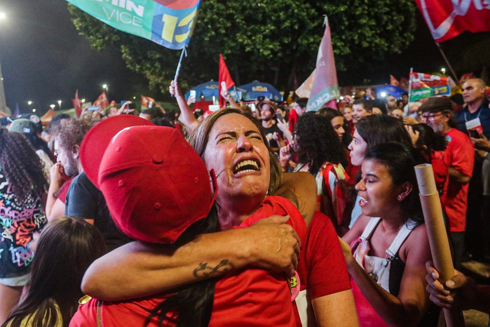 Eleitoras comemoram vitória de Lula em Brasília. — Foto: Leo Bahia / FOTOARENA/ Estadão Conteúdo.