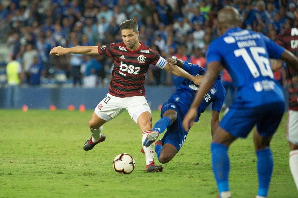 Sequência feita por fotógrafo do Flamengo mostra lance da lesão de Diego — Foto: Alexandre Vidal / Flamengo