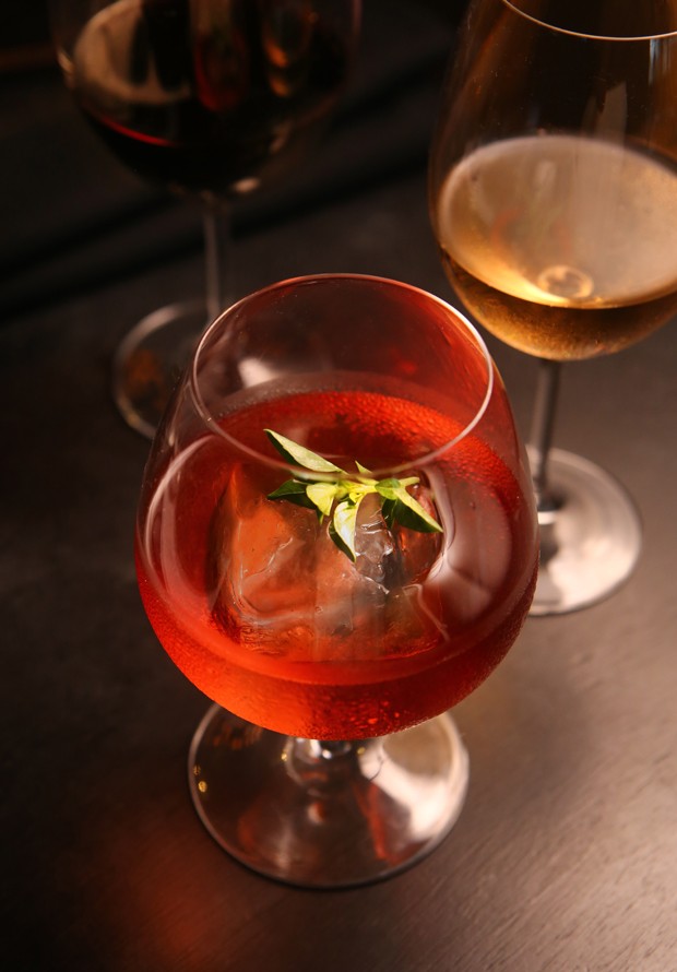 Drink para relaxar: bebida leva manjericão e laranja Bahia (Foto: Divulgação) Drink para relaxar: bebida leva manjericão e laranja Bahia (Foto: Divulgação)