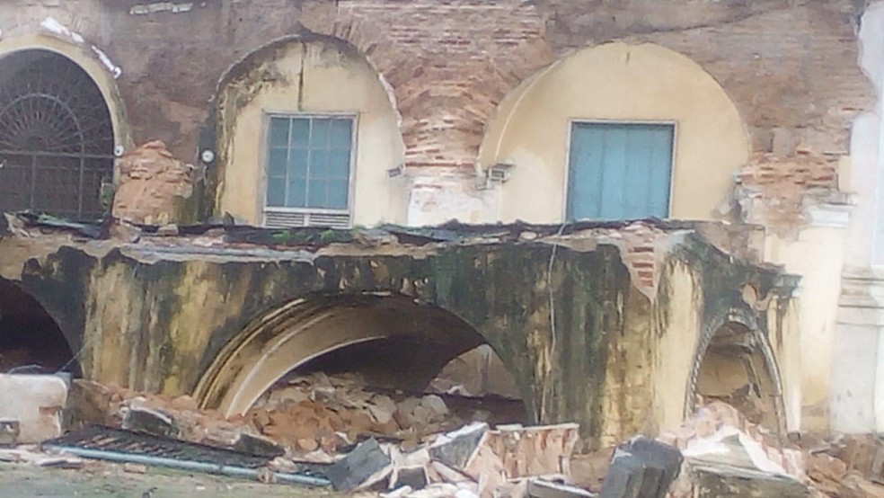 Parte da estrutura da Casa do Samba de Roda em Santo Amaro, cidade do recôncavo da Bahia, desabou na madrugada deste domingo (26) — Foto: Divulgação