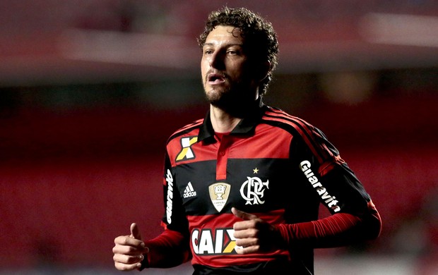Elano compara o Flamengo com a Seleção: Do dia para a noite, é crise
