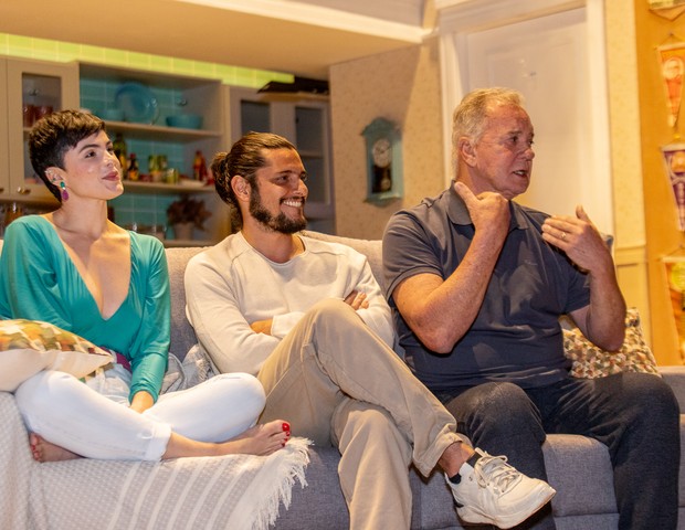 Renata Ricci, Bruno Gissoni e Luiz Fernando Guimarães estão no elenco da peça  Ponto a Ponto – 4.000 Milhas (Foto: Divulgação)