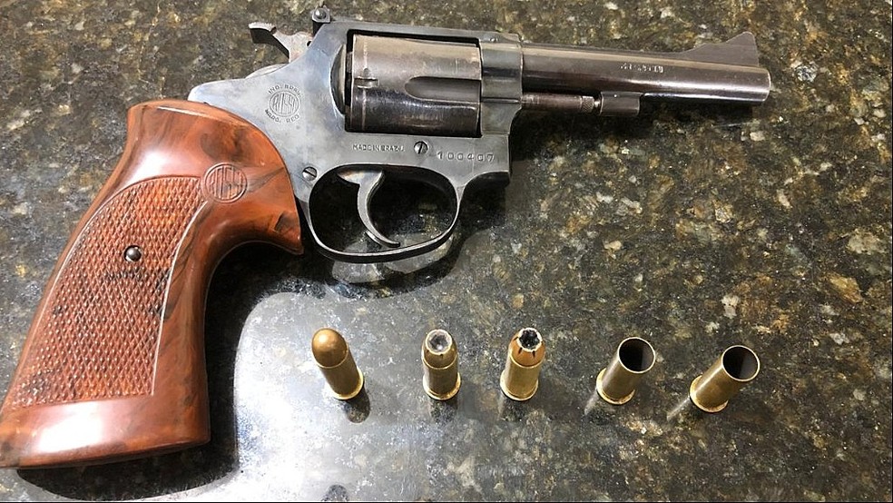 Homem E Preso Pela Pm Apos Disparar Arma De Fogo Em Ribeirao Bonito Sao Carlos E Araraquara G1