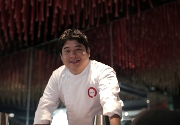 O chef Mitsuharu Tsumura, do restaurante de alta gastronomia Maido no Peru (Foto: Reprodução/YouTube)