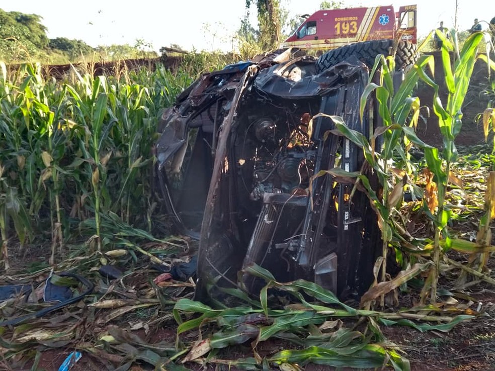 Veículo foi parar em ribanceira no meio de plantação de milho em Cândido Mota — Foto: The Brothers/Divulgação