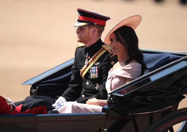 LONDON, ENGLAND - JUNE 09:  Prince Harry, Duke of Sussex and Meghan, Duchess of Sussex arrive at The Royal Horseguards during Trooping The Colour ceremony on June 9, 2018 in London, England. The annual ceremony involving over 1400 guardsmen and cavalry, i (Foto: Getty Images)