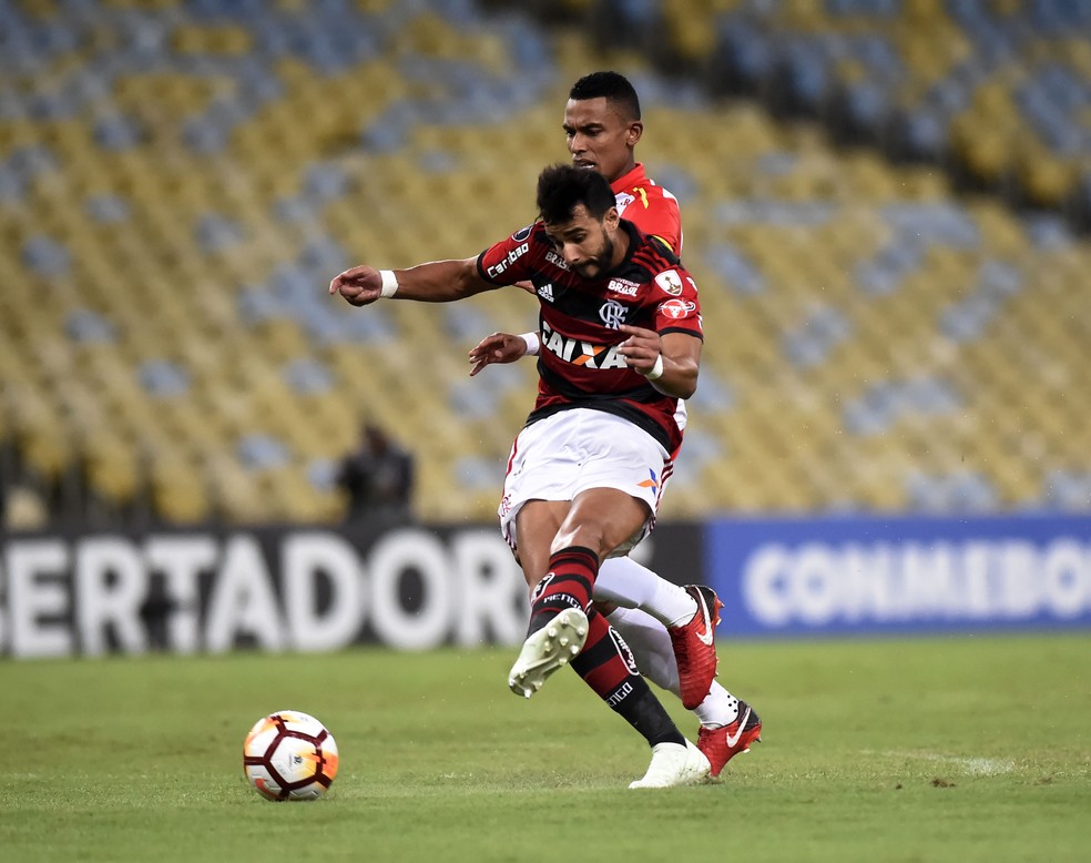Henrique Dourado fez o gol do Flamengo em Maracanã vazio — Foto: André Durão/GloboEsporte.com