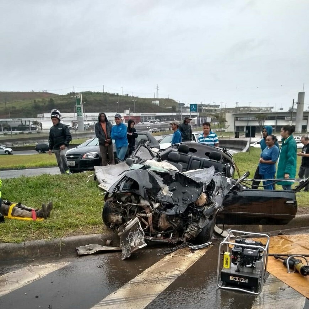 Casal ficou ferido em acidente em Pouso Alegre (Foto: Reprodução redes sociais)