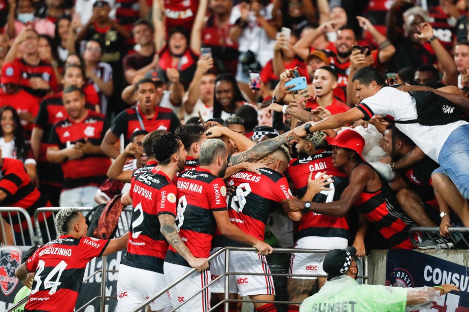 Time do Flamengo com torcida