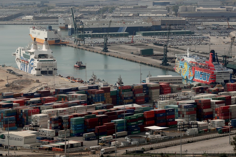 Imagem mostra porto de Barcelona, na Espanha (Foto: REUTERS/Albert Gea)