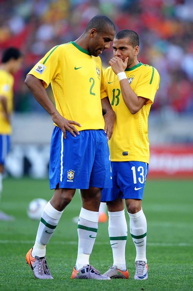 Maicon e Daniel Alves (Foto: Getty Images)