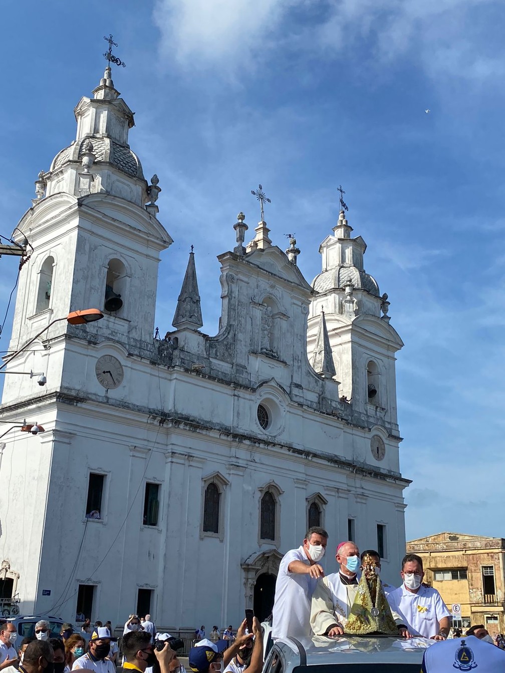 Círio de Nazaré 2021 - Imagem peregrina de Nossa Senhora de Nazaré sai da igreja da Sé — Foto: Brenda Rachit/g1 PA