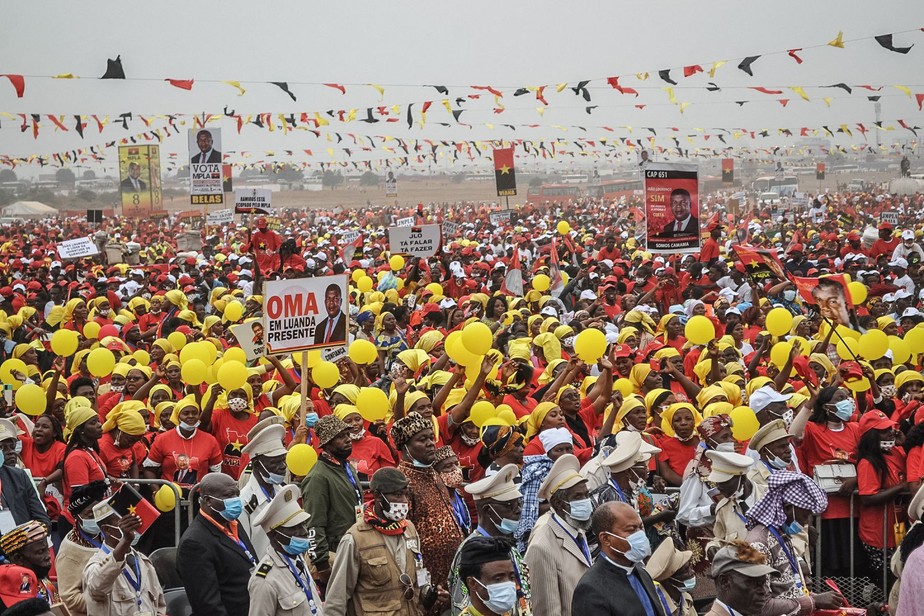 Apoiadores do MPLA em comício de João Lourenço, presidente de Angola reeleito para um segundo mandato