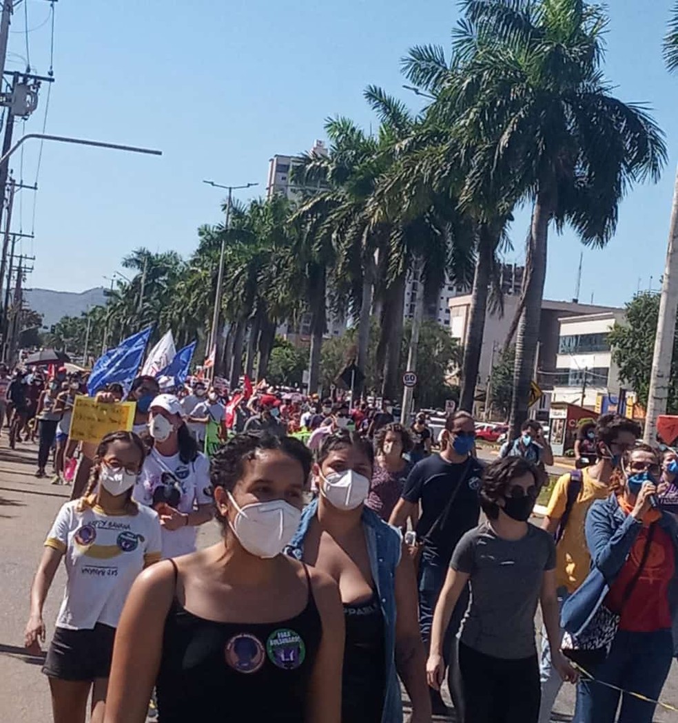 Manifestantes durante caminhada pela Avenida JK — Foto: Divulgação