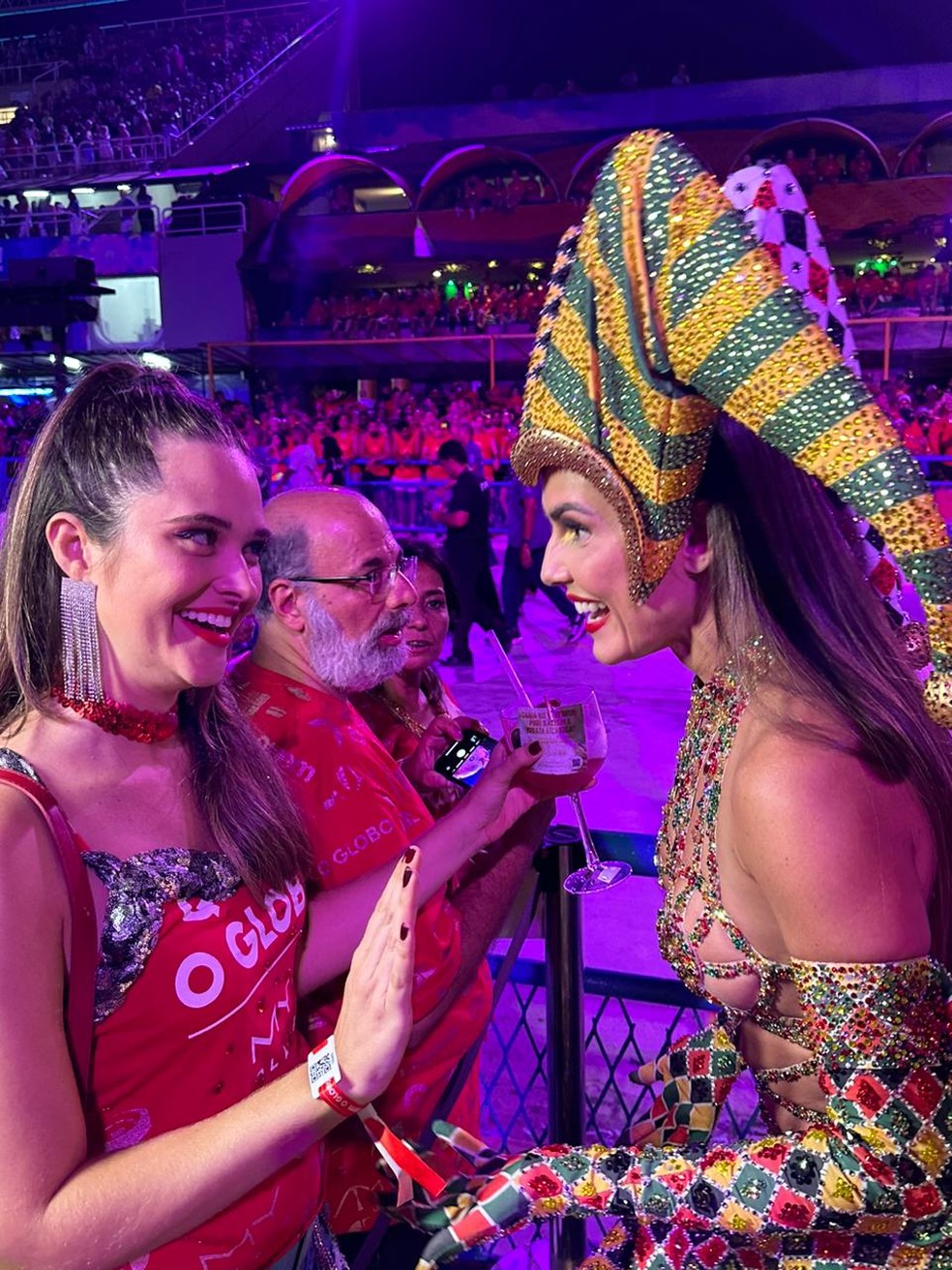 Deborah Secco e Juliana Paiva — Foto: Rafael Cusato/Ed. Globo
