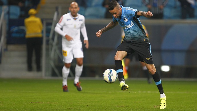 Batista: Luan e Giuliano tecnicamente desequilibraram na vitória do Grêmio
