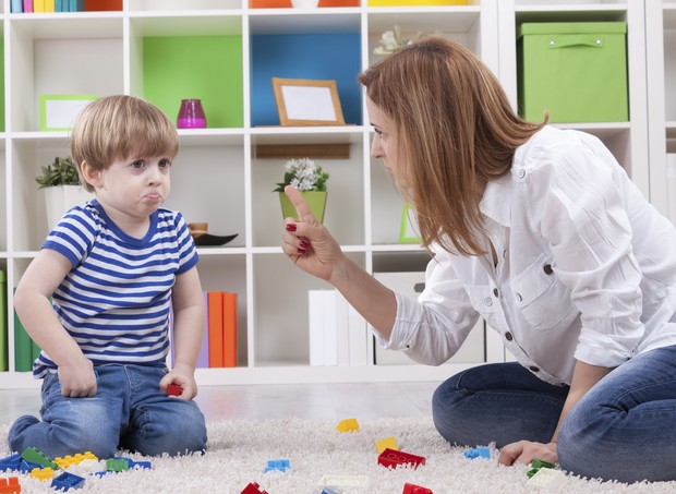 mãe; filho; bronca; menino; criança; toddler (Foto: Thinkstock)