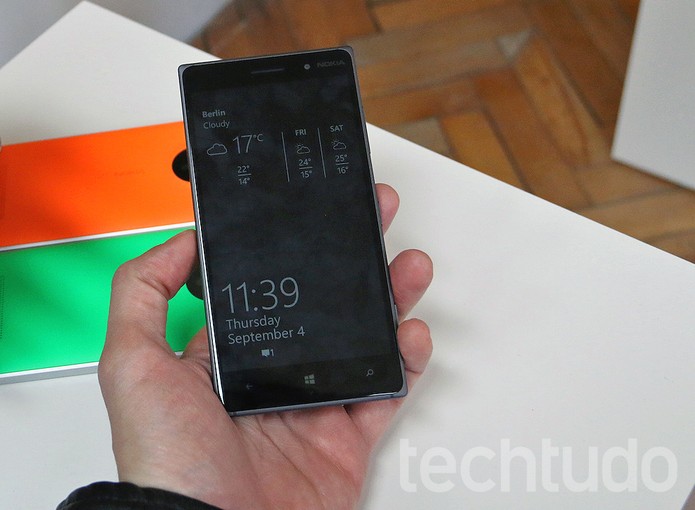 Lumia 830 tem 16GB de espaço interno (Foto: Fabrício Vitorino/TechTudo)