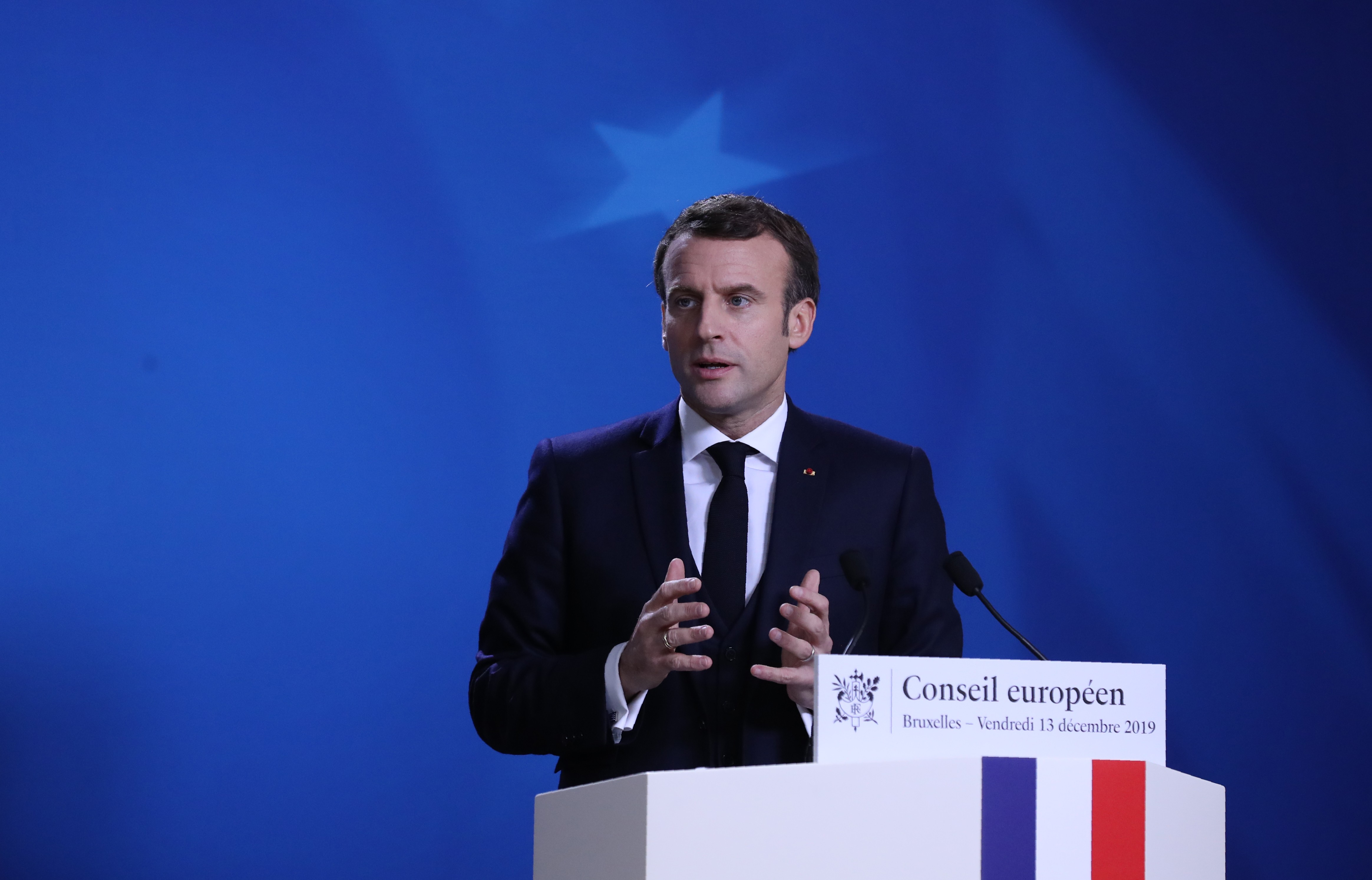 Macron diz a agricultores que irá brigar pela manutenção de subsídios na UE thumbnail