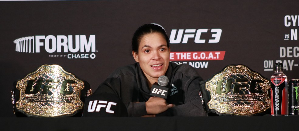 Amanda Nunes quer voltar ao peso-galo para defender o título que conquistou primeiro no UFC — Foto: Adriano Albuquerque