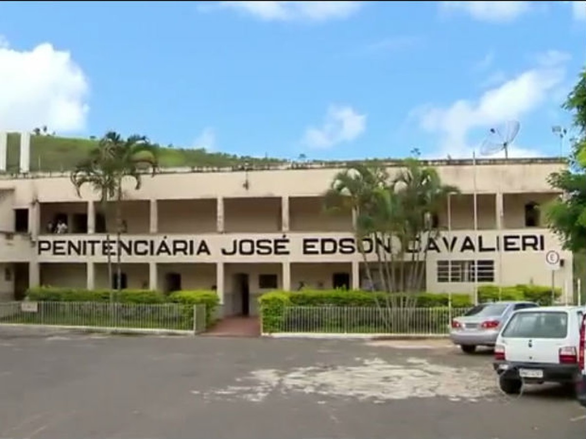 Policial penal confessa uso de arma letal em troca de tiros que deixou um morto em penitenciária em Juiz de Fora - Vimarsana News