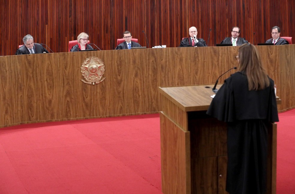 Ministros do TSE reunidos no plenário do tribunal durante a sessão desta quarta-feira (18) — Foto: Abdias Pinheiro/ASCOM/TSE